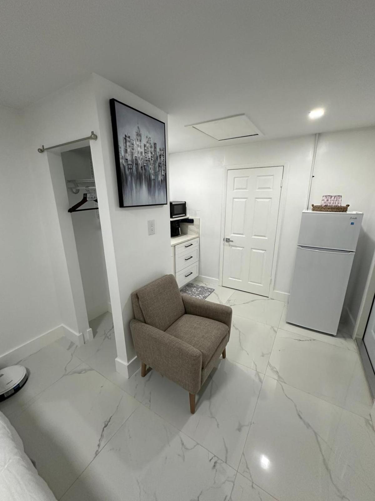 Adrien Guest Studio Miami Gardens Esterno foto